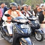 Raipur: जन जागरूकता से ही घटेंगी सड़क दुर्घटनाएं: CM विष्णुदेव साय, हेलमेट पहनकर खुद स्कूटी चलाकर दिया सड़क सुरक्षा का संदेश Raipur: Road accidents will only be reduced through public awareness: CM Vishnudev Sai, wearing a helmet and riding a scooter himself, gave the message of road safety