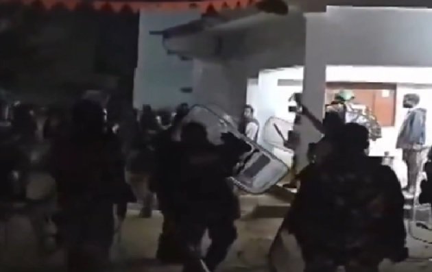 Chhattisgarh: Violent clash between two communities in Gariaband, houses and vehicles set on fire; police pelted with stones, jawan injured