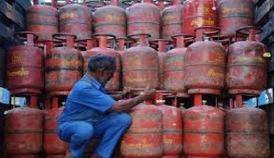 commercial lpg cylinder supply india, lpg cylinder ban lifted india, commercial gas cylinder distribution, lpg black marketing raid india