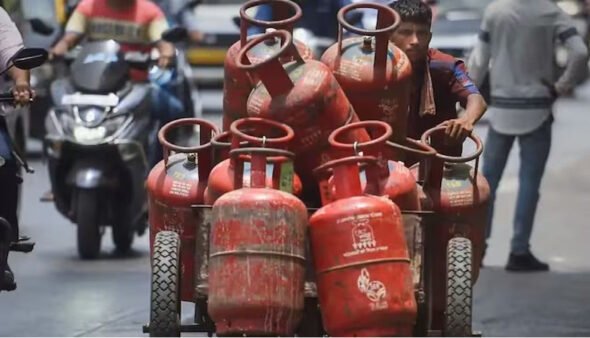 LPG price hike, domestic gas cylinder price, LPG cylinder price Delhi, gas cylinder price increase India commercial cylinder price,Iran Israel war gas supply, LPG price India 2026