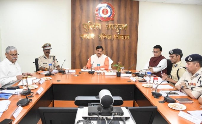 Mohan Yadav Meeting, MP Law and Order Review, Holi Security MP, Ramadan Security Arrangements, Bhopal Police Control Room Meeting, Madhya Pradesh Festival Alert