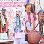 Raipur: ‘होली गिले-शिकवे भुलाने का पर्व’, रायपुर प्रेस क्लब के रंगोत्सव में झूमे सीएम विष्णु देव साय, बजाया नगाड़ा Vishnu Deo Sai Holi Milan, Raipur Press Club Rangotsav 2026, Mahamoorkh Sammelan 2026, CM Vishnu Deo Sai Raipur Event, Holi Celebration Raipur News