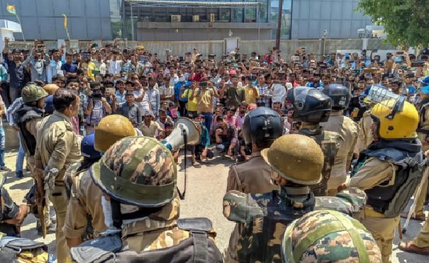 noida protest, salary hike up, workers protest noida, minimum wage increase up, noida violence, police action noida, up government decision, labour protest india