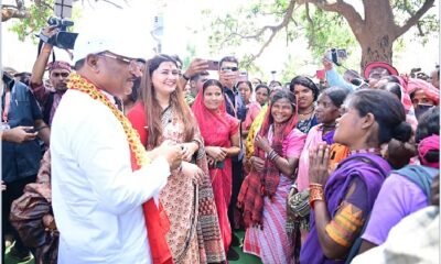 विष्णु देव साय, मुख्यमंत्री चौपाल, कमराखोल, लखपति दीदी, बिहान योजना, कबीरधाम, पंडरिया, छत्तीसगढ़ समाचार, मेधावी छात्र, महतारी सदन