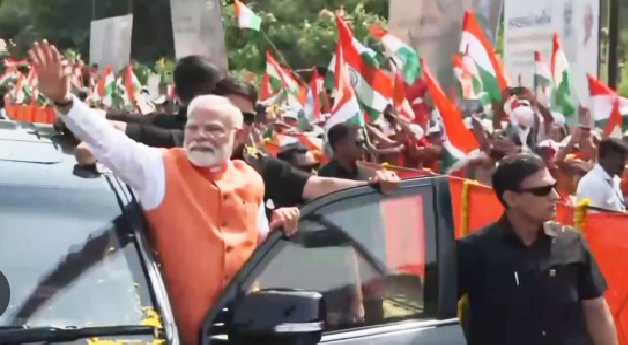 Narendra Modi appeal, fuel saving India, gold import India, cooking oil consumption, PM Modi Vadodara speech, public transport India, foreign exchange savings, Modi latest speech, India economy news, khabritaau.com