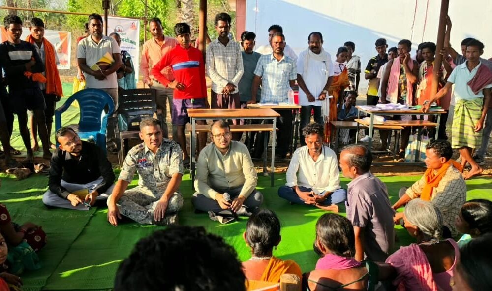 Sukma news, SuShasan Tihar 2026, Amit Kumar Collector, Kiran Chavan SP, Sukma administration, Chhattisgarh governance, Gondaras village, Nilavaya village, Bastar news, khabritaau.com