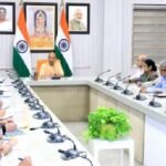 UP News: ऊर्जा संकट पर योगी सरकार के 7 बड़े फैसले, मंत्री-अफसरों के काफिले आधे होंगे, हफ्ते में एक दिन बस-मेट्रो से चलेंगे Yogi government energy saving, UP convoy reduction, public transport rule UP, PM Modi fuel saving appeal, work from home advisory, Uttar Pradesh news, Yogi Adityanath decisions, energy crisis India, virtual meetings government, khabritaau.com