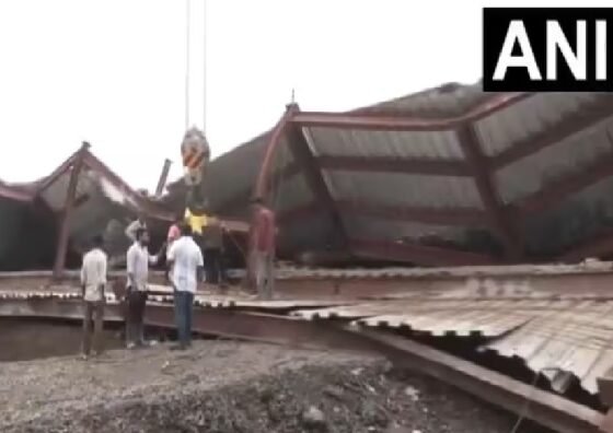 Kolkata Shed Collapse, Taratala Accident, Kolkata Warehouse Collapse, West Bengal News, Kolkata Rescue Operation, Taratala Godown Accident, Breaking News Kolkata