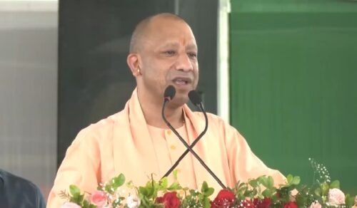 योगी आदित्यनाथ नौकरी ऐलान, यूपी में 1 लाख नौकरी, UP Police Recruitment 2026, 32 हजार पुलिस भर्ती, UP TET 13 लाख अभ्यर्थी, योगी आदित्यनाथ बलिया, योगी आदित्यनाथ देवरिया, अखिलेश यादव, JPNIC विवाद, यूपी बाढ़ राहत