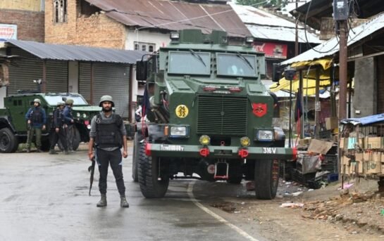 कुलगाम आतंकी हमला, Kulgam Terror Attack, Kashmir Terror Attack, Chhattisgarh Workers, दीपक रात्रे, भूपेंद्र, प्रवासी मजदूर, Kashmir News, Terror Attack News, Breaking News, Khabri Taau