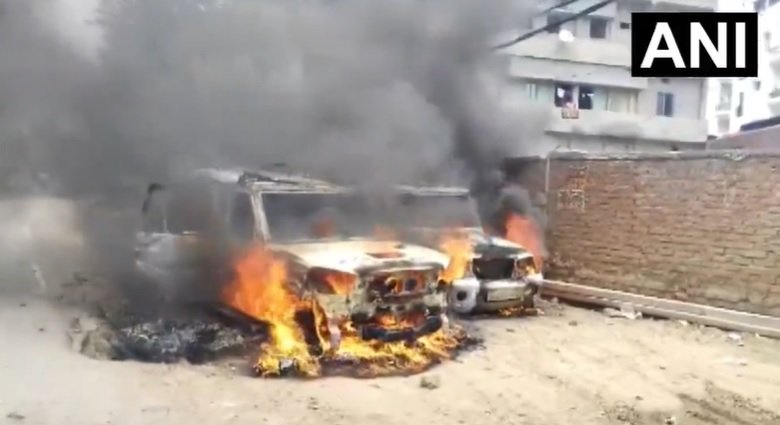 Patna News, Patna Road Accident, Bihar News, Agam Kuan, Zero Mile Patna, NH-30 Jam, Bus Burnt, Violence in Patna, Police Vehicle Burnt, बिहार समाचार, पटना सड़क हादसा