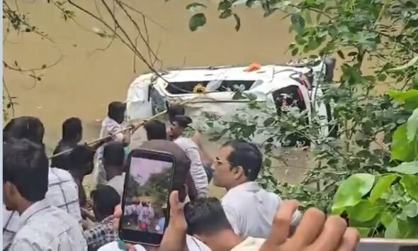 नलखेड़ा हादसा, आगर मालवा हादसा, बगलामुखी मंदिर हादसा, Nalkheda Accident, Agar Malwa Car Accident, MP Rain Accident, बरसाती नाले में कार बही
