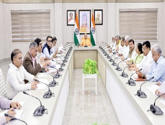 यूपी सड़क मरम्मत, योगी आदित्यनाथ सड़क समीक्षा, यूपी PWD, बारिश से खराब सड़क, बाढ़ से खराब सड़क, गड्ढामुक्त सड़क अभियान, 681 प्रमुख मार्ग, उत्तर प्रदेश सड़कें