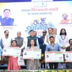 श्रमिक महासम्मेलन: CM साय की 3 बड़ी घोषणाएं, ई-बाइक योजना शुरू होगी; ई-रिक्शा के लिए सहायता ₹1 लाख हुई छत्तीसगढ़ श्रमिक महासम्मेलन, CM विष्णु देव साय, श्रमिक कल्याण योजना, ई-बाइक सहायता योजना, ई-रिक्शा सहायता, श्रमिक सुविधा केंद्र, विश्वकर्मा जयंती 2026
