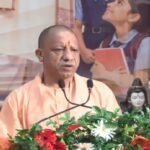 योगी बोले- हमें जातीय खेमों में बंटा भारत नहीं, ‘एक भारत-श्रेष्ठ भारत’ चाहिए योगी आदित्यनाथ, एक भारत श्रेष्ठ भारत, Yogi Adityanath, Yogi News, लखनऊ योगी बयान, शिक्षक गरिमा कार्यशाला, गायत्री परिवार, जातीय खेमे