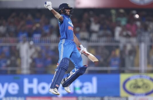 भारत वेस्टइंडीज दूसरा वनडे, India vs West Indies 2nd ODI, शुभमन गिल 223, गिल सबसे तेज दोहरा शतक, भारत 406 रन चेज, India 406 run chase, रोहित शर्मा 101, IND vs WI