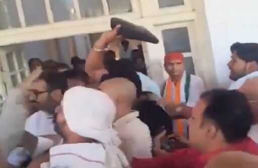 यूपी कांग्रेस कार्यालय हंगामा, अजय राय धरना, इमरान मसूद पदभार, आराधना मिश्रा, प्रमोद तिवारी, राहुल गांधी, कांग्रेस कार्यकर्ताओं में झड़प, लखनऊ कांग्रेस समाचार
