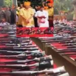 दशहरा शस्त्र पूजन: राजा भैया ने दशहरे पर किया शस्त्र पूजन, 500 से ज्यादा हथियारों की पूजा राजा भैया शस्त्र पूजन, राजा भैया दशहरा, रघुराज प्रताप सिंह, बेंती कोठी शस्त्र पूजा, प्रतापगढ़ समाचार